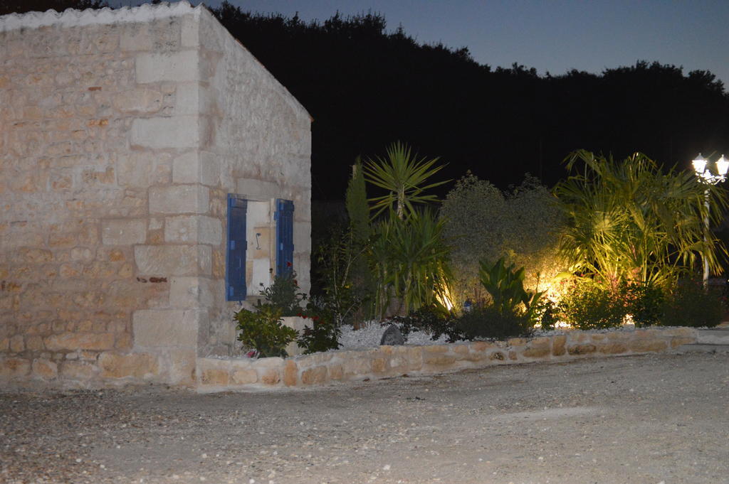 Bed and Breakfast L'Oasis Port-dʼEnvaux Exterior foto